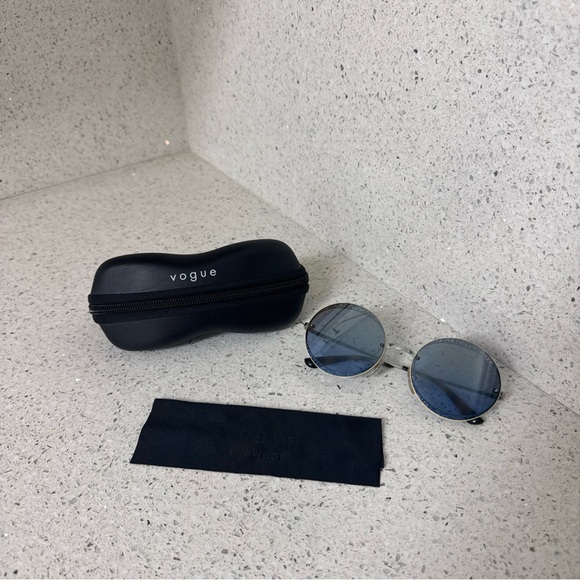 Vogue Blue Round sunglasses With Case